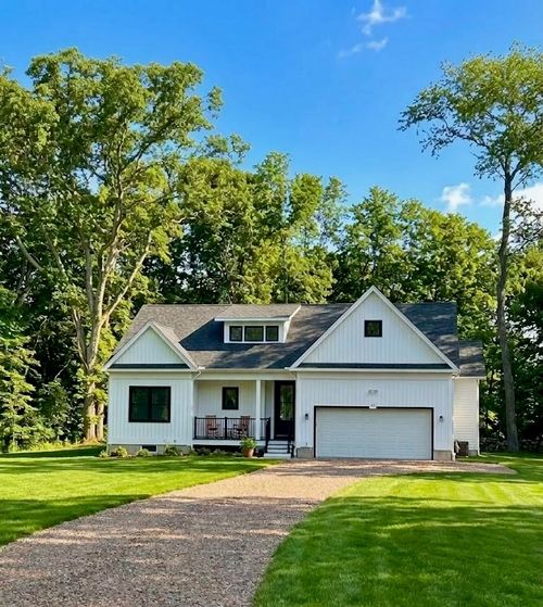 41 Whittier Drive, South Kingstown, RI, 02879 | Card Image