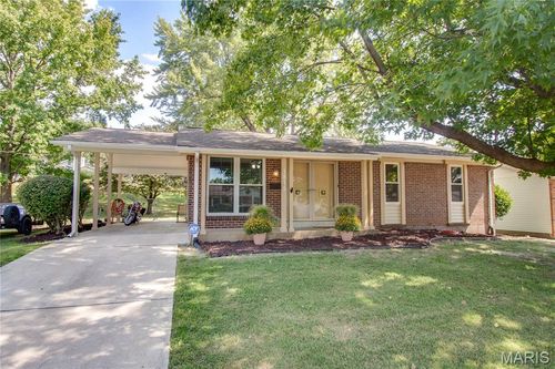 1815 Flordawn Dr, Florissant, MO, 63031-6414 | Card Image