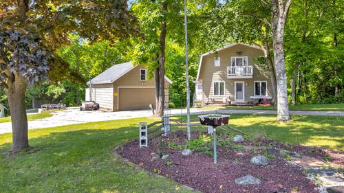 6331 Westwind Rd, Plymouth, WI, 53073-3238 | Card Image