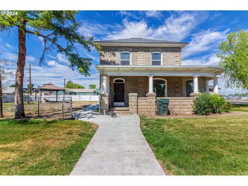 235 Ne 3rd St, Hermiston, OR, 97838-1805 | Card Image