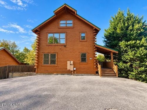749 Chickasaw Gap Way, Pigeon Forge, TN, 37863 | Card Image