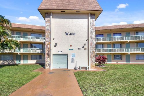 212-400 Village Green Cir W, Palm Springs, FL, 33461-6518 | Card Image