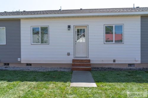 195 S 11th W, Saint Anthony, ID, 83445-1750 | Card Image