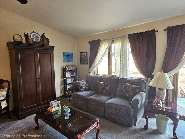 LIVING ROOM | Image 9