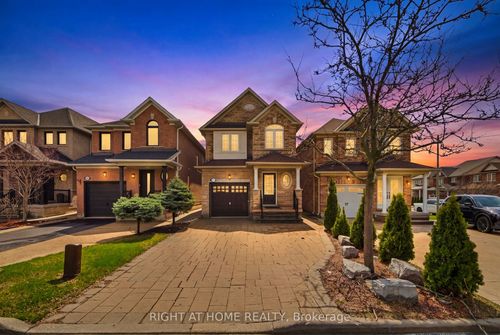 212 Venice Gate Dr, Woodbridge, ON, L4H0G1 | Card Image