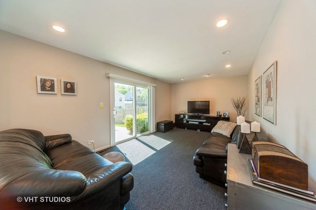 1251 Devonshire Rd, Home with 3 bedrooms, 3 bathrooms and null parking in Buffalo Grove IL | Image 8