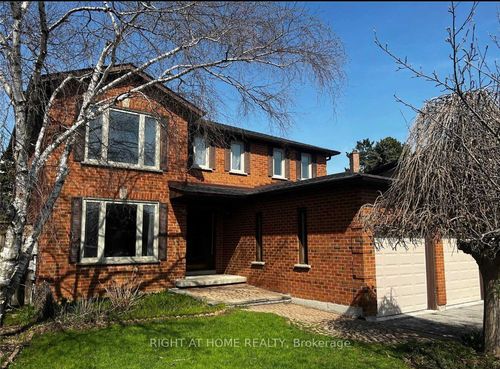 43 Doris Cres, Newmarket, ON, L3Y7V3 | Card Image