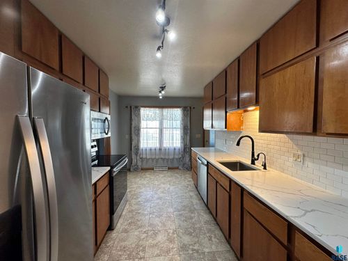 101 E Virginia St, Luverne, MN, 56156-2165 | Card Image