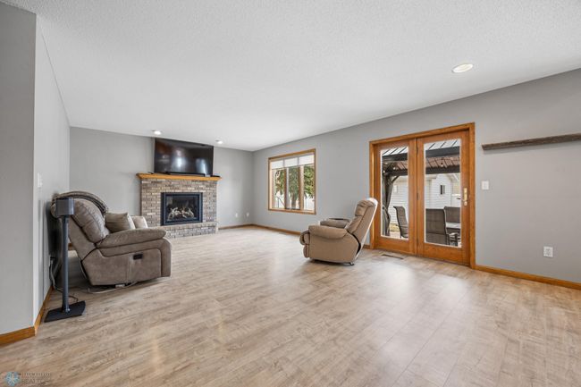 Living Room | Image 17