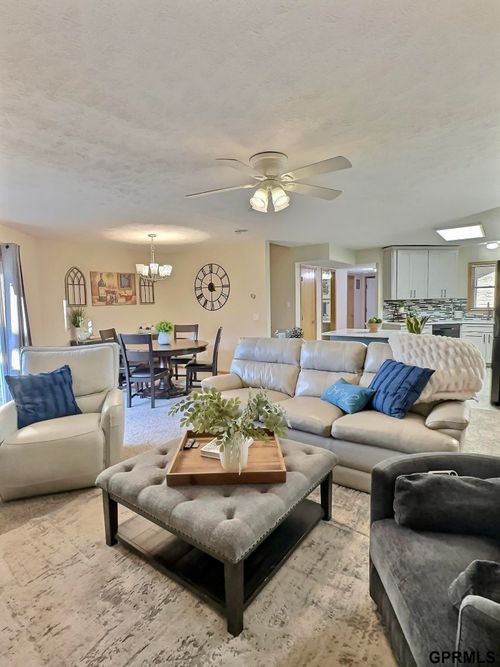 48-566 Lakeside Dr, Lincoln, NE, 68528-1788 | Card Image