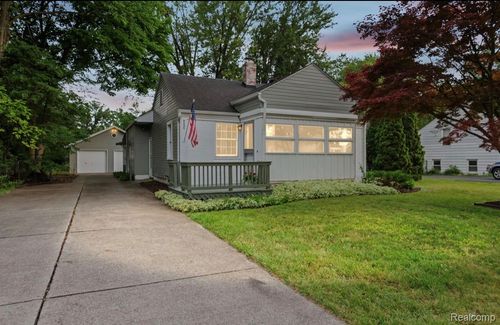 9235 Whitall Ln, Grosse Ile, MI, 48138-1222 | Card Image