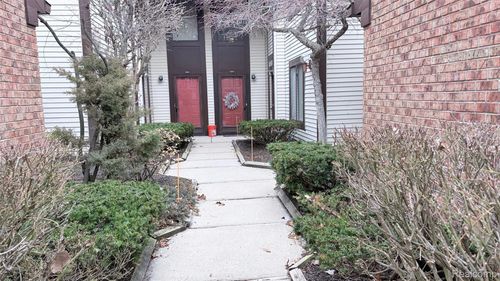 39-24219 Evergreen Rd, Southfield, MI, 48075-5558 | Card Image