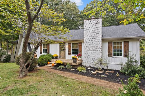 1017 Red Oak Dr, Greenbrier, TN, 37073-4661 | Card Image