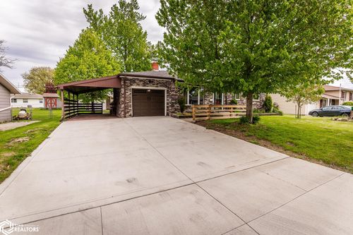 112 Thunderbird Dr, Marshalltown, IA, 50158-5262 | Card Image