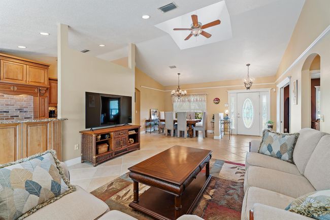 815 Sw Rustic Cir, House other with 3 bedrooms, 2 bathrooms and null parking in Stuart FL | Image 4
