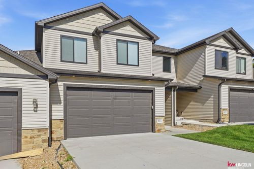611 Garrett Pl, Hickman, NE, 68372-7079 | Card Image