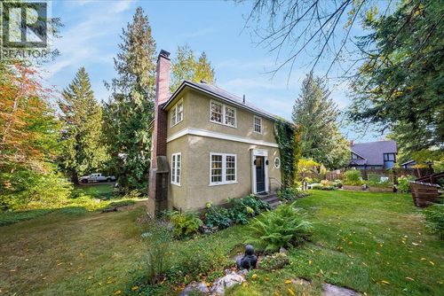 1760 Park Street, Rossland, BC, V0G1Y0 | Card Image