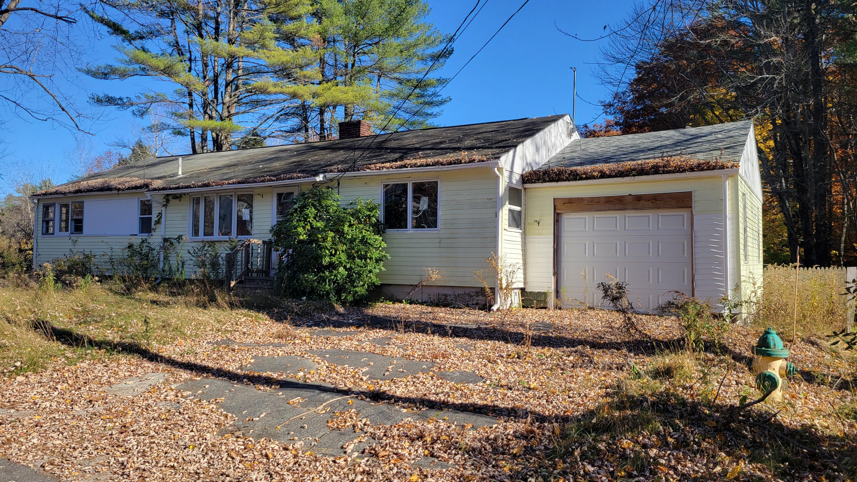 Hinkley St, Lisbon Falls, ME 04252