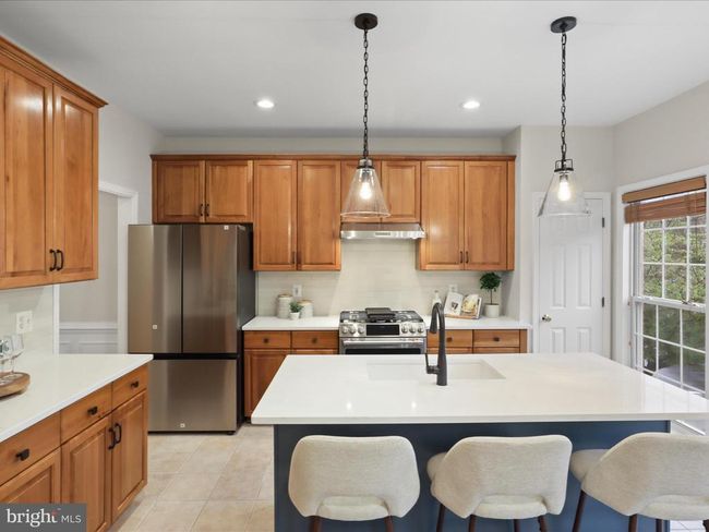 9332 Branch Side Ln, Townhouse with 4 bedrooms, 4 bathrooms and null parking in FAIRFAX VA | Image 6