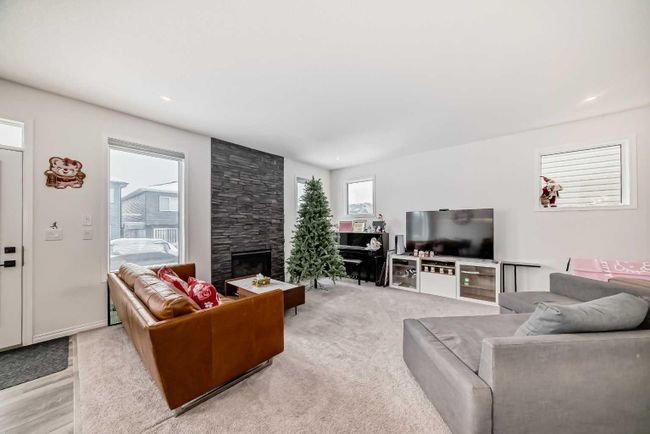 91 Carrington Crescent Nw, Home with 4 bedrooms, 2 bathrooms and 4 parking in Calgary AB | Image 3