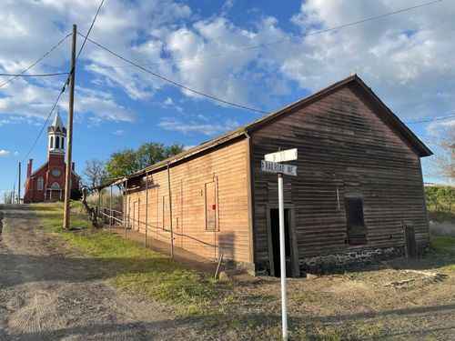 103 N B St, Sprague, WA, 99032-5004 | Card Image