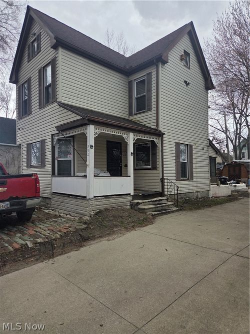 892 Wheelock Rd, Cleveland, OH, 44103-1833 | Card Image