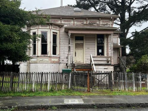 303 Clark St, Eureka, CA, 95501-1774 | Card Image