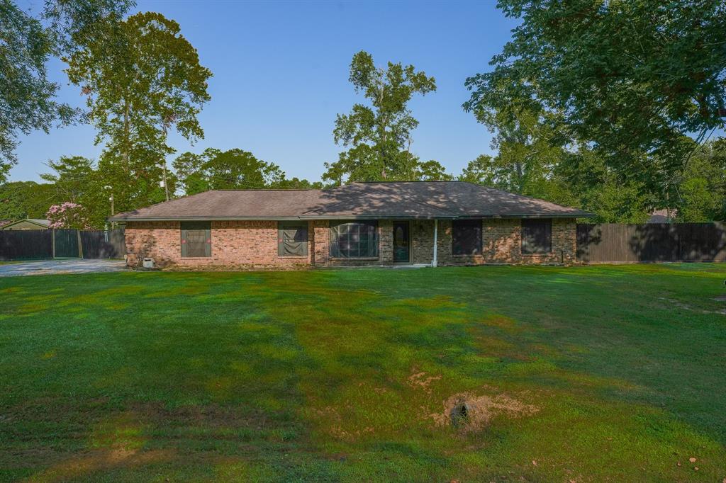 River Oaks St, Dayton, TX 77535