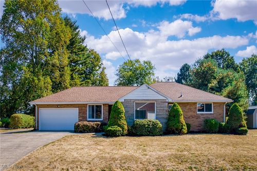 1016 Parkview Dr, Louisville, OH, 44641-1819 | Card Image