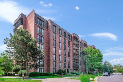 106 - 111 Acacia Drive, Condo with 1 bedrooms, 1 bathrooms and 1 parking in Indian Head Park IL | Image 2