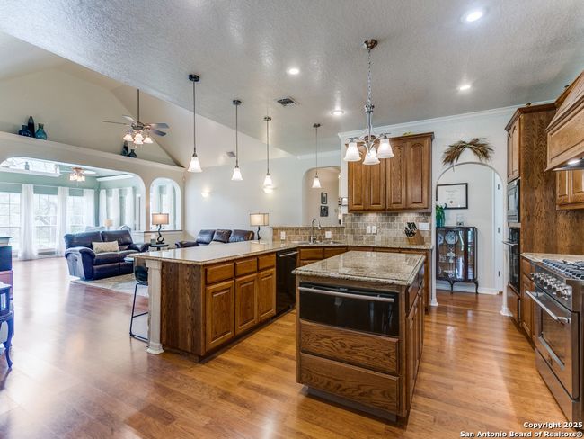 6840 S Loop 1604 W, House other with 3 bedrooms, 3 bathrooms and null parking in Von Ormy TX | Image 14