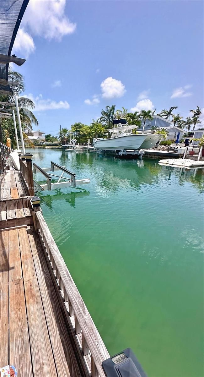 715 Caribbean Dr E, House other with 3 bedrooms, 2 bathrooms and null parking in Summerland Key FL | Image 7
