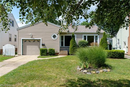 16223 Bardbury Ave, Middleburg Heights, OH, 44130-5416 | Card Image