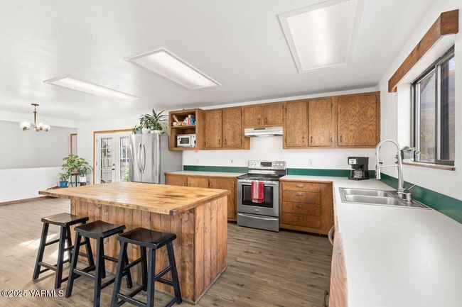 Kitchen | Image 11