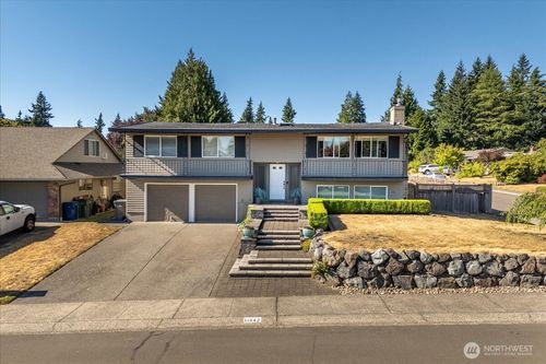11642 Ne 135th St, Kirkland, WA, 98034-2129 | Card Image