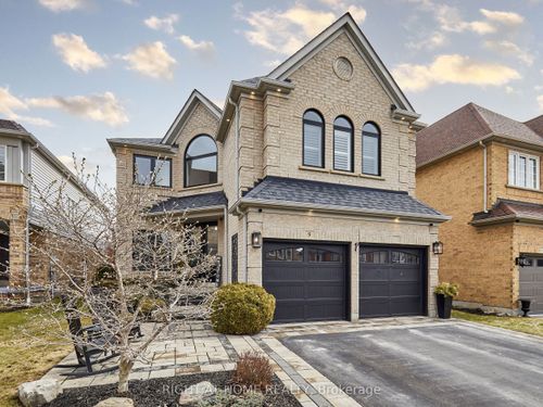 9 Artesian Dr, Whitby, ON, L1P1X7 | Card Image