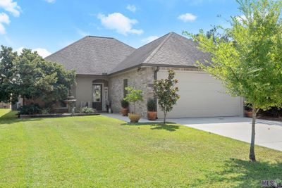 28220 Lake Borgne Ave, House other with 3 bedrooms, 2 bathrooms and null parking in Livingston LA | Image 2