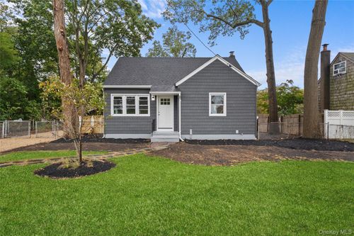 78 Phelps Ln, Babylon, NY, 11703-4015 | Card Image