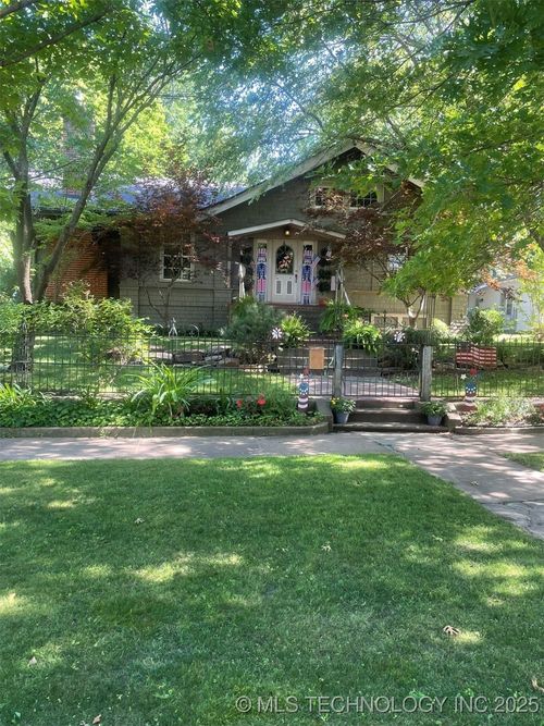 236 W 6th Ave, Bristow, OK, 74010-2813 | Card Image