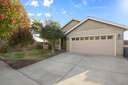 1929 Layla Dr, Medford, OR, 97501-8169 | Card Image