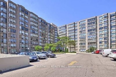 812 - 309 Major Mackenzie Dr E, Condo with 2 bedrooms, 2 bathrooms and 1 parking in Richmond Hill ON | Image 1