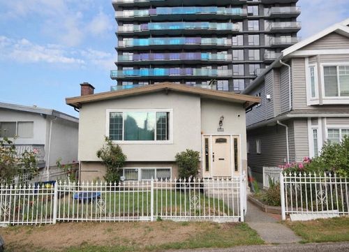 5075 Payne St, Vancouver, BC, V5R4J5 | Card Image
