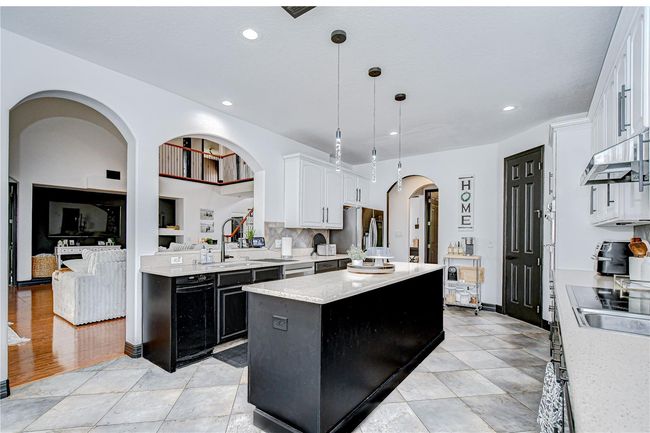 Plenty of space to prepare meals as a family in this open concept feeling! | Image 11