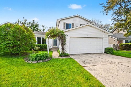 7 Oriole Ct, Woodridge, IL, 60517-1851 | Card Image
