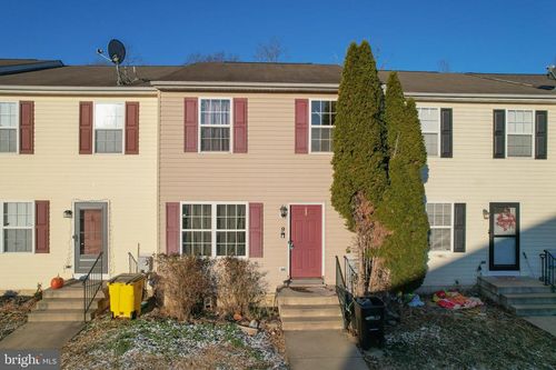 9 Currituck Ct, BUNKER HILL, WV, 25413-4332 | Card Image