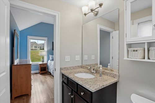 28 Pasture Lane, Nashua, NH, 03062 | Card Image