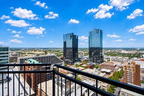 2202-500 Throckmorton St, Fort Worth, TX, 76102-3809 | Card Image