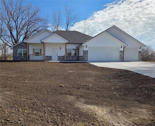 205 N Cedar St, Savannah, MO, 64485-1402 | Card Image