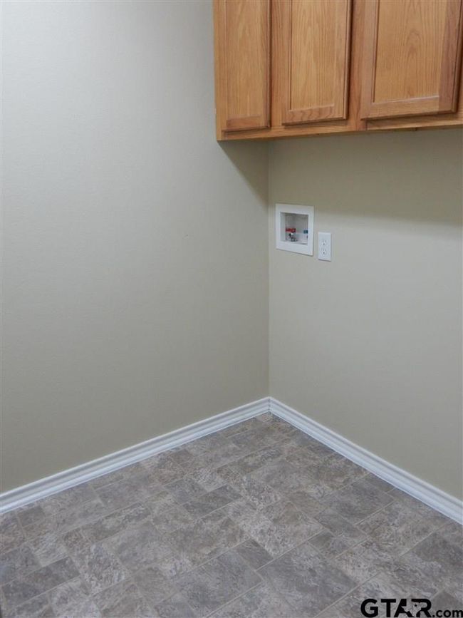 5637 Mustang Trl, House other with 3 bedrooms, 2 bathrooms and null parking in Tyler TX | Image 22