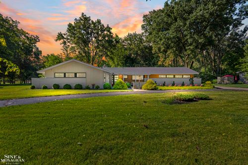 2741 Braeburn Rd, Rochester Hills, MI, 48309-1937 | Card Image